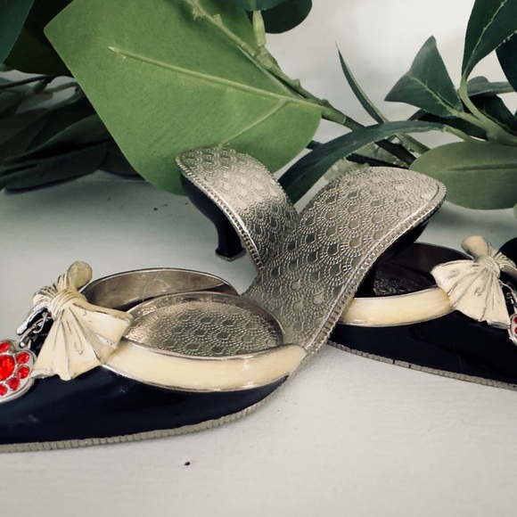 PartyLite 2 Shoe Tealight Holder Enamel Cast Metal Austrian Crystal 5.5"Wx1.5" - Picture 9 of 11